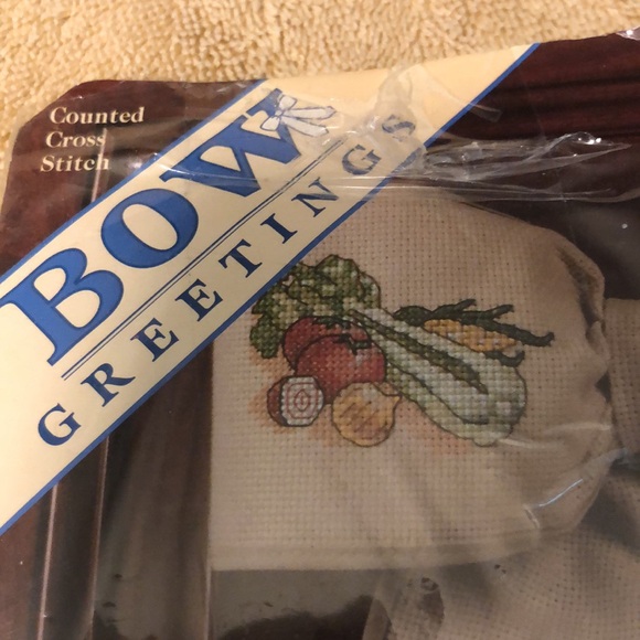 Dimensions 1998 Veggie Bow by Eric Armusik Counted Cross Stitch 17” L Door Bow - Picture 3 of 7